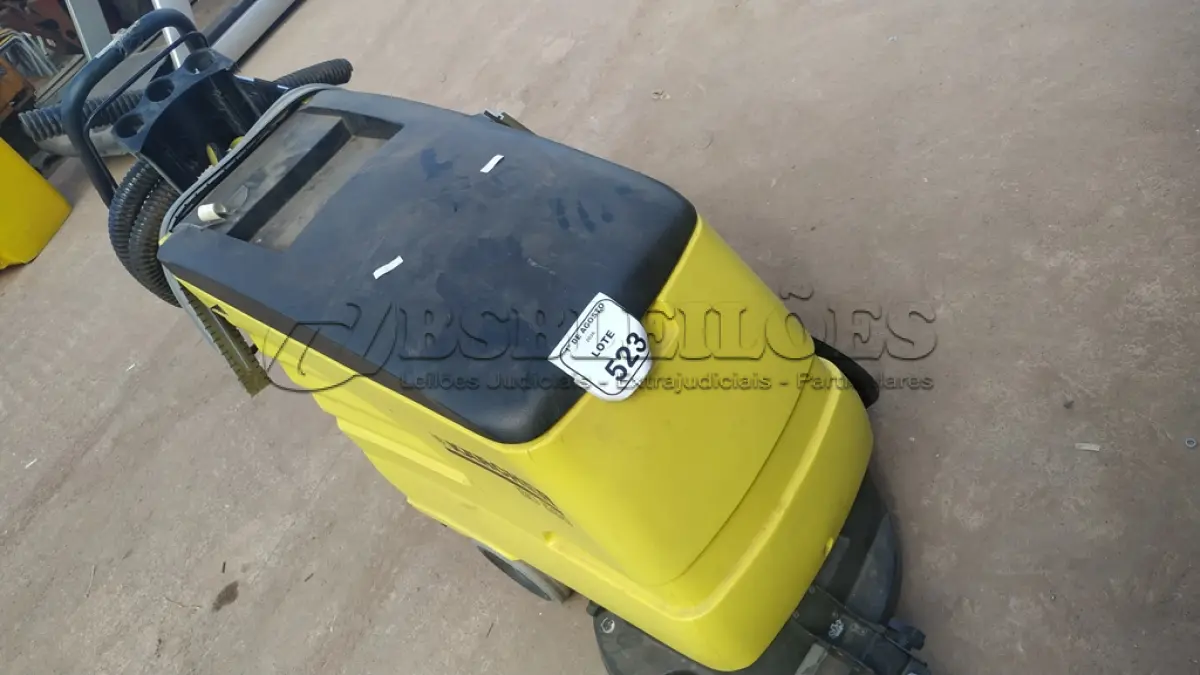 LOTE 523 - 01 MÁQUINA DE LAVAR PISO INDUSTRIAL MODELO BD 530 MARCA KARCHER. (NO ESTADO) ATENÇÃO! FAZER A VISITAÇÃO ANTES DE ARREMATAR, NÃO SABEMOS SE FUNCIONA, LEILÃO NÃO TEM GARANTIA E NEM DEVOLUÇÃO, SUJEITO A POSSÍVEIS AVARIAS VISÍVEIS/OCULTAS E/OU AUSÊNCIA DE COMPONENTES.