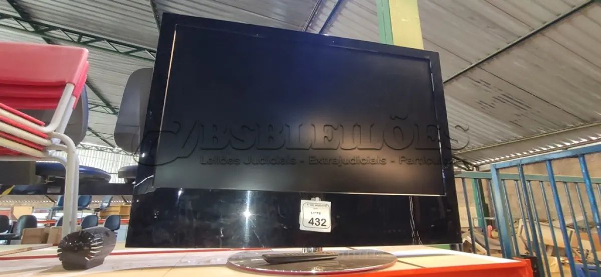 LOTE 432 - 01 TV 47’’ MARCA LG PARA RETIRADA DE PEÇAS. (NO ESTADO) ATENÇÃO! FAZER A VISITAÇÃO ANTES DE ARREMATAR, NÃO SABEMOS SE FUNCIONA, LEILÃO NÃO TEM GARANTIA E NEM DEVOLUÇÃO, SUJEITO A POSSÍVEIS AVARIAS VISÍVEIS/OCULTAS E/OU AUSÊNCIA DE COMPONENTES.
