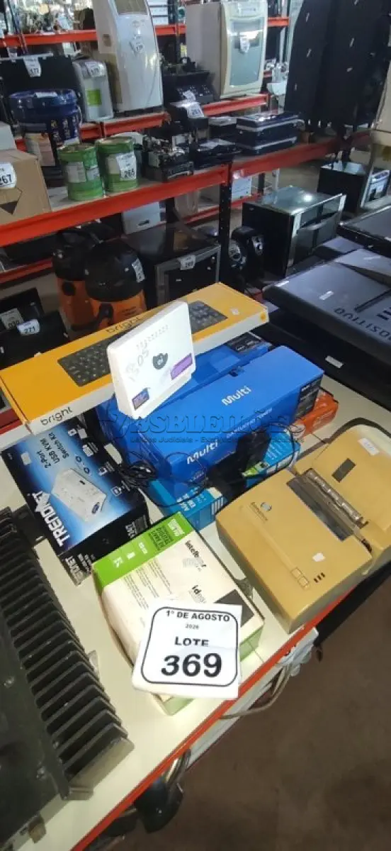 LOTE 369 - 01 IMPRESSORA DE CUPOM, 01 TECLADO PARA PC, 01 MOUSE COM GRAVADOR DE VOZ, 01 FONTE DE ALIMENTAÇÃO, 01 TELEFONE SEM FIO, 01 ROTEADOR, 01 PORTA USB KVM SWITCH E 03 TONERS DE IMPRESSORA. (NO ESTADO) ATENÇÃO! FAZER A VISITAÇÃO ANTES DE ARREMATAR, NÃO SABEMOS SE FUNCIONA, LEILÃO NÃO TEM GARANTIA E NEM DEVOLUÇÃO, SUJEITO A POSSÍVEIS AVARIAS VISÍVEIS/OCULTAS E/OU AUSÊNCIA DE COMPONENTES.