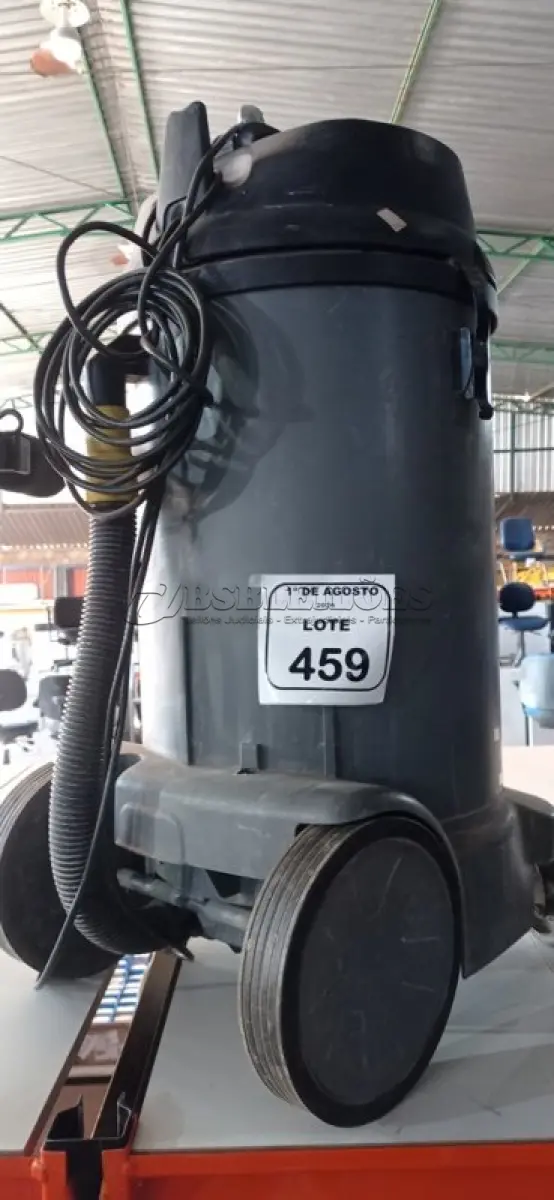 LOTE 459 - 01 ASPIRADOR INDUSTRIAL MODELO NT 48/1 MARCA KARCHER INCOMPLETO. (NO ESTADO) ATENÇÃO! FAZER A VISITAÇÃO ANTES DE ARREMATAR, NÃO SABEMOS SE FUNCIONA, LEILÃO NÃO TEM GARANTIA E NEM DEVOLUÇÃO, SUJEITO A POSSÍVEIS AVARIAS VISÍVEIS/OCULTAS E/OU AUSÊNCIA DE COMPONENTES.