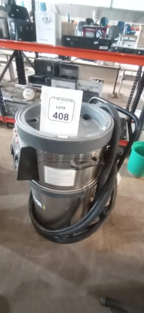 LOTE 408 - 01 MÁQUINA EXTRATORA PROFISSIONAL DE ÁGUA QUENTE E VAPOR MODELO GV ETNA MARCA LAVOR. (NO ESTADO) ATENÇÃO! FAZER A VISITAÇÃO ANTES DE ARREMATAR, NÃO SABEMOS SE FUNCIONA, LEILÃO NÃO TEM GARANTIA E NEM DEVOLUÇÃO, SUJEITO A POSSÍVEIS AVARIAS VISÍVEIS/OCULTAS E/OU AUSÊNCIA DE COMPONENTES.