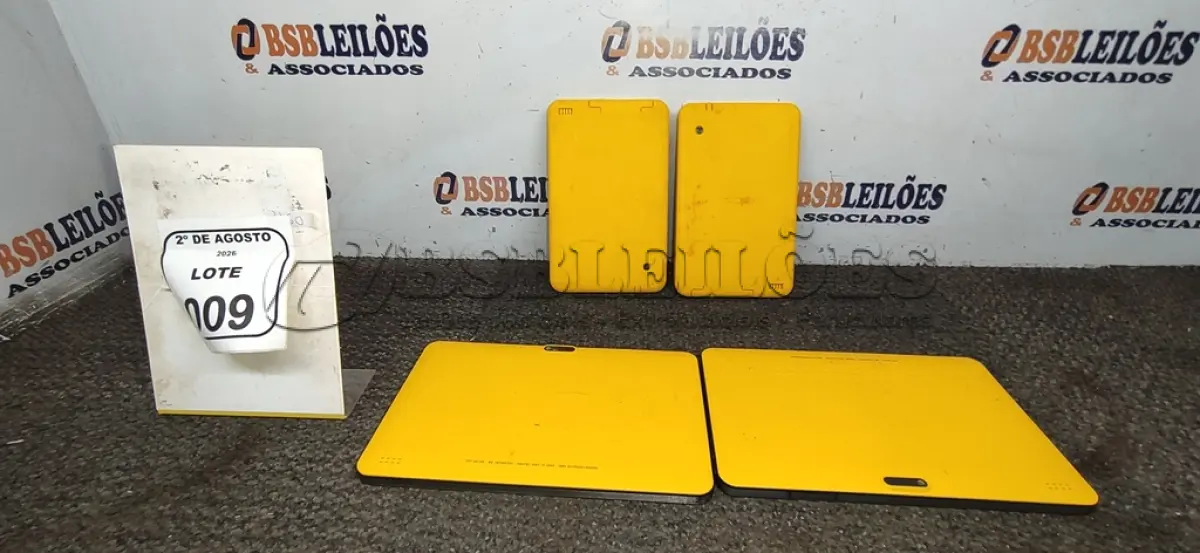 LOTE 009 - 04 TABLETS DE MARCAS E MODELOS DIVERSOS SEM FONTE. (NO ESTADO) ATENÇÃO! FAZER A VISITAÇÃO ANTES DE ARREMATAR, NÃO SABEMOS SE FUNCIONA, LEILÃO NÃO TEM GARANTIA E NEM DEVOLUÇÃO, SUJEITO A POSSÍVEIS AVARIAS VISÍVEIS/OCULTAS E/OU AUSÊNCIA DE COMPONENTES.