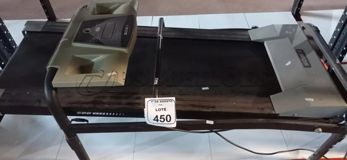 LOTE 450 - 01 ESTEIRA ERGOMÉTRICA MARCA KIKOS. (NO ESTADO) ATENÇÃO! FAZER A VISITAÇÃO ANTES DE ARREMATAR, NÃO SABEMOS SE FUNCIONA, LEILÃO NÃO TEM GARANTIA E NEM DEVOLUÇÃO, SUJEITO A POSSÍVEIS AVARIAS VISÍVEIS/OCULTAS E/OU AUSÊNCIA DE COMPONENTES.