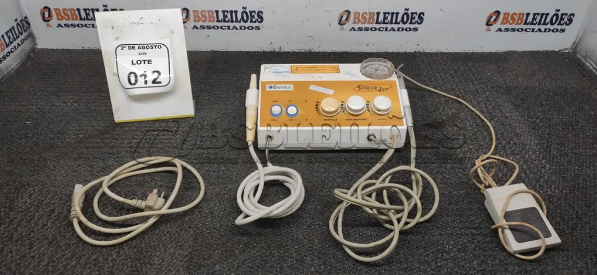 LOTE 012 - 01 ULTRASSOM COM JATO DE BICARBONATO MODELO SCALERJET MARCA KONDENTECH. (NO ESTADO) ATENÇÃO! FAZER A VISITAÇÃO ANTES DE ARREMATAR, NÃO SABEMOS SE FUNCIONA, LEILÃO NÃO TEM GARANTIA E NEM DEVOLUÇÃO, SUJEITO A POSSÍVEIS AVARIAS VISÍVEIS/OCULTAS E/OU AUSÊNCIA DE COMPONENTES.