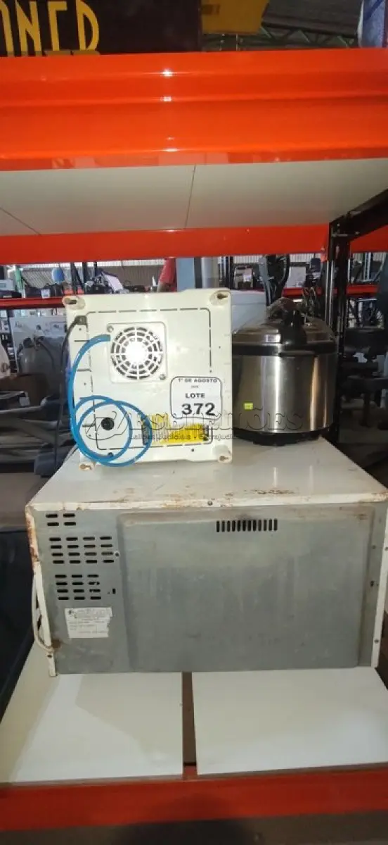 LOTE 372 - 01 PANELA ELÉTRICA, 01 PURIFICADOR DE ÁGUA E 01 FORNO ELÉTRICA. (NO ESTADO) ATENÇÃO! FAZER A VISITAÇÃO ANTES DE ARREMATAR, NÃO SABEMOS SE FUNCIONA, LEILÃO NÃO TEM GARANTIA E NEM DEVOLUÇÃO, SUJEITO A POSSÍVEIS AVARIAS VISÍVEIS/OCULTAS E/OU AUSÊNCIA DE COMPONENTES.