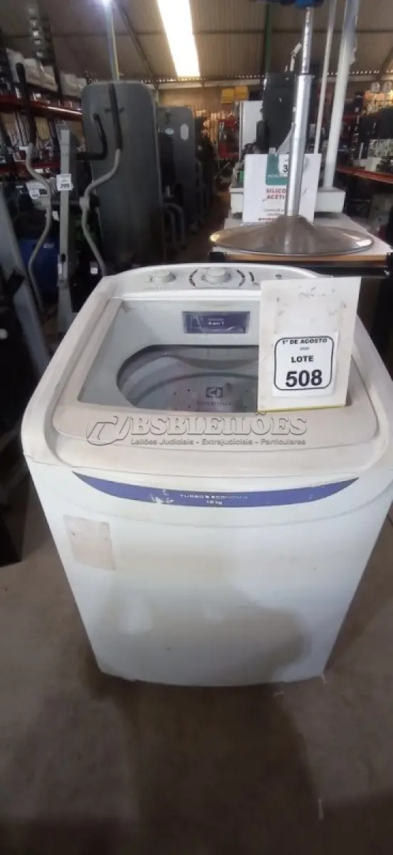 LOTE 508 - 01 MÁQUINA DE LAVAR 15KG 110V MARCA ELECTROLUX COM TRANSFORMADOR. (NO ESTADO) ATENÇÃO! FAZER A VISITAÇÃO ANTES DE ARREMATAR, NÃO SABEMOS SE FUNCIONA, LEILÃO NÃO TEM GARANTIA E NEM DEVOLUÇÃO, SUJEITO A POSSÍVEIS AVARIAS VISÍVEIS/OCULTAS E/OU AUSÊNCIA DE COMPONENTES.