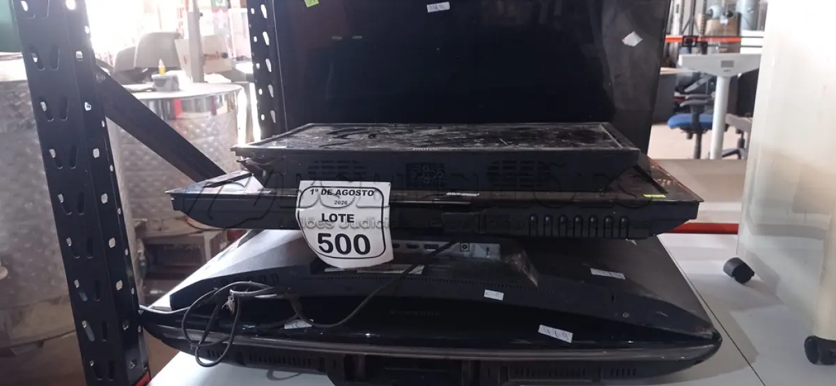 LOTE 500 - 04 AMPLIFICADORES PROFISSIONAIS E 01 MIXER DE ÁUDIO. (NO ESTADO) ATENÇÃO! FAZER A VISITAÇÃO ANTES DE ARREMATAR, NÃO SABEMOS SE FUNCIONA, LEILÃO NÃO TEM GARANTIA E NEM DEVOLUÇÃO, SUJEITO A POSSÍVEIS AVARIAS VISÍVEIS/OCULTAS E/OU AUSÊNCIA DE COMPONENTES.