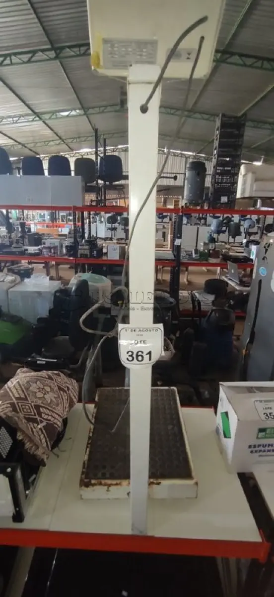 LOTE 361 - 01 BALANÇA ANTROPOMÉTRICA. (NO ESTADO) ATENÇÃO! FAZER A VISITAÇÃO ANTES DE ARREMATAR, NÃO SABEMOS SE FUNCIONA, LEILÃO NÃO TEM GARANTIA E NEM DEVOLUÇÃO, SUJEITO A POSSÍVEIS AVARIAS VISÍVEIS/OCULTAS E/OU AUSÊNCIA DE COMPONENTES.