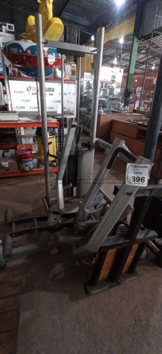 LOTE 396 - 01 APARELHO DE ACADEMIA PARA EXERCÍCIO DE PEITO. (NO ESTADO) ATENÇÃO! FAZER A VISITAÇÃO ANTES DE ARREMATAR, NÃO SABEMOS SE FUNCIONA, LEILÃO NÃO TEM GARANTIA E NEM DEVOLUÇÃO, SUJEITO A POSSÍVEIS AVARIAS VISÍVEIS/OCULTAS E/OU AUSÊNCIA DE COMPONENTES.