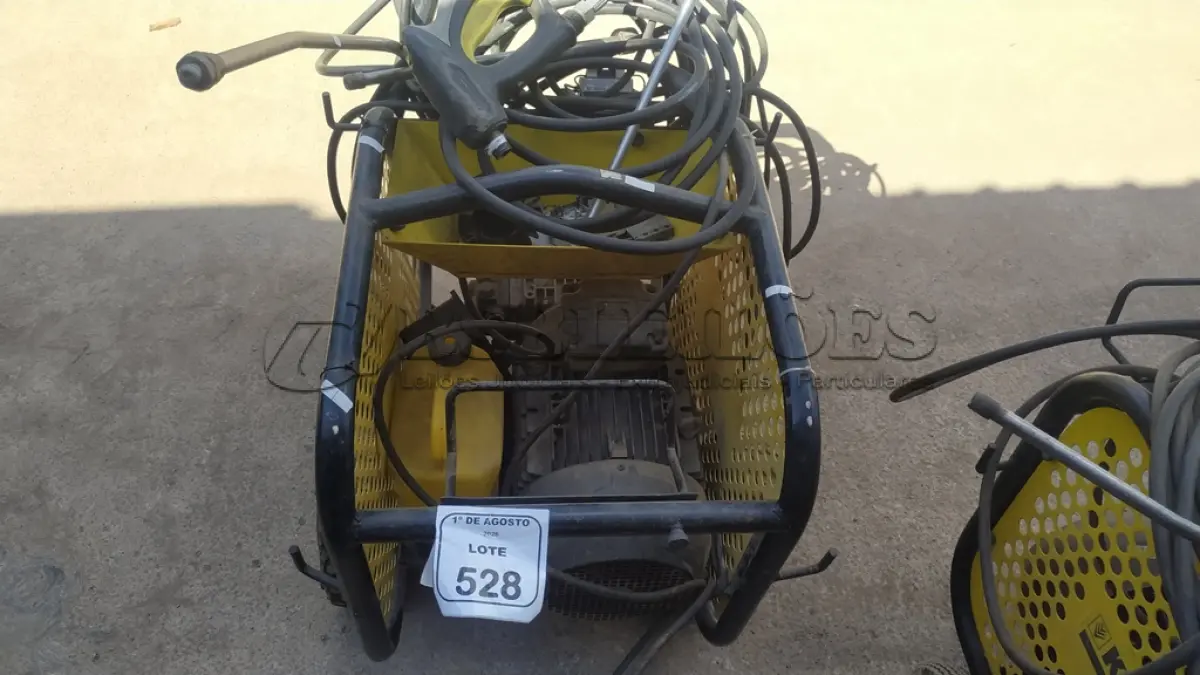 LOTE 528 - 01 LAVADORA DE ALTA PRESSÃO INDUSTRIAL MODELO HD 10/25 MAXI MARCA KARCHER. (NO ESTADO) ATENÇÃO! FAZER A VISITAÇÃO ANTES DE ARREMATAR, NÃO SABEMOS SE FUNCIONA, LEILÃO NÃO TEM GARANTIA E NEM DEVOLUÇÃO, SUJEITO A POSSÍVEIS AVARIAS VISÍVEIS/OCULTAS E/OU AUSÊNCIA DE COMPONENTES.