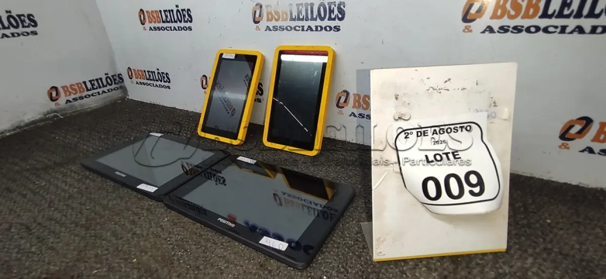 LOTE 009 - 04 TABLETS DE MARCAS E MODELOS DIVERSOS SEM FONTE. (NO ESTADO) ATENÇÃO! FAZER A VISITAÇÃO ANTES DE ARREMATAR, NÃO SABEMOS SE FUNCIONA, LEILÃO NÃO TEM GARANTIA E NEM DEVOLUÇÃO, SUJEITO A POSSÍVEIS AVARIAS VISÍVEIS/OCULTAS E/OU AUSÊNCIA DE COMPONENTES.