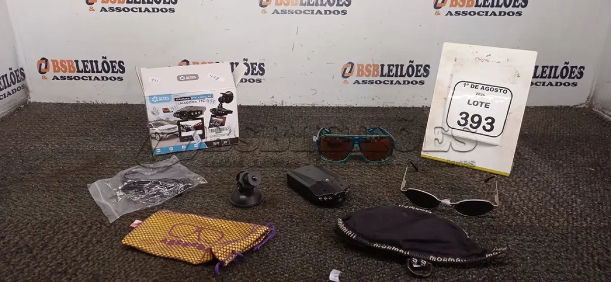LOTE 392 - 01 PARAFUSADEIRA A BATERIA COM ACESSÓRIOS. (NO ESTADO) ATENÇÃO! FAZER A VISITAÇÃO ANTES DE ARREMATAR, NÃO SABEMOS SE FUNCIONA, LEILÃO NÃO TEM GARANTIA E NEM DEVOLUÇÃO, SUJEITO A POSSÍVEIS AVARIAS VISÍVEIS/OCULTAS E/OU AUSÊNCIA DE COMPONENTES.