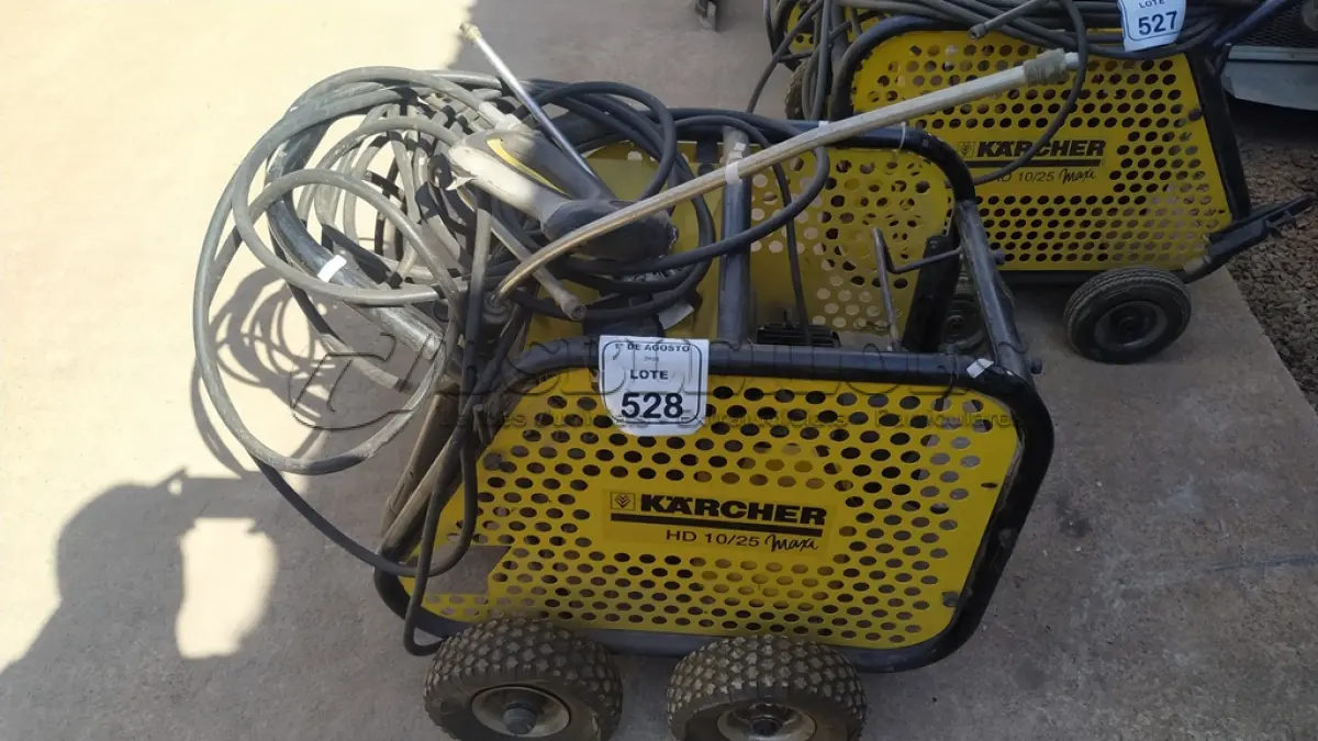 LOTE 528 - 01 LAVADORA DE ALTA PRESSÃO INDUSTRIAL MODELO HD 10/25 MAXI MARCA KARCHER. (NO ESTADO) ATENÇÃO! FAZER A VISITAÇÃO ANTES DE ARREMATAR, NÃO SABEMOS SE FUNCIONA, LEILÃO NÃO TEM GARANTIA E NEM DEVOLUÇÃO, SUJEITO A POSSÍVEIS AVARIAS VISÍVEIS/OCULTAS E/OU AUSÊNCIA DE COMPONENTES.