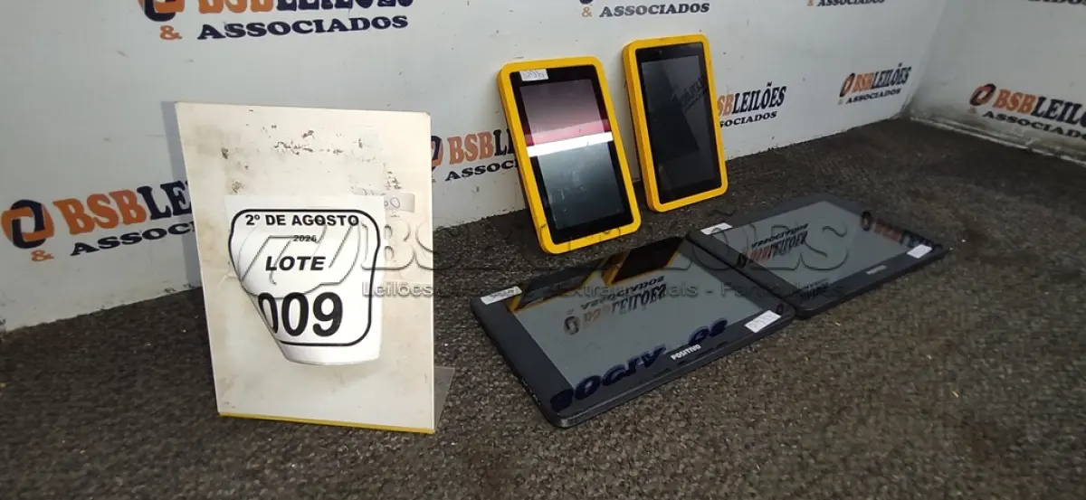 LOTE 009 - 04 TABLETS DE MARCAS E MODELOS DIVERSOS SEM FONTE. (NO ESTADO) ATENÇÃO! FAZER A VISITAÇÃO ANTES DE ARREMATAR, NÃO SABEMOS SE FUNCIONA, LEILÃO NÃO TEM GARANTIA E NEM DEVOLUÇÃO, SUJEITO A POSSÍVEIS AVARIAS VISÍVEIS/OCULTAS E/OU AUSÊNCIA DE COMPONENTES.