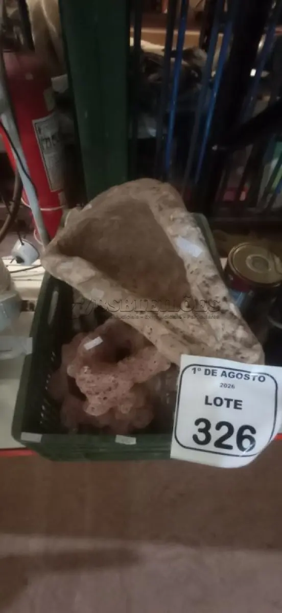 LOTE 326 - 01 CAIXA COM VÁRIAS PEDRAS DE AQUÁRIO DE TAMANHOS DIVERSOS. (NO ESTADO) ATENÇÃO! FAZER A VISITAÇÃO ANTES DE ARREMATAR, NÃO SABEMOS SE FUNCIONA, LEILÃO NÃO TEM GARANTIA E NEM DEVOLUÇÃO, SUJEITO A POSSÍVEIS AVARIAS VISÍVEIS/OCULTAS E/OU AUSÊNCIA DE COMPONENTES.