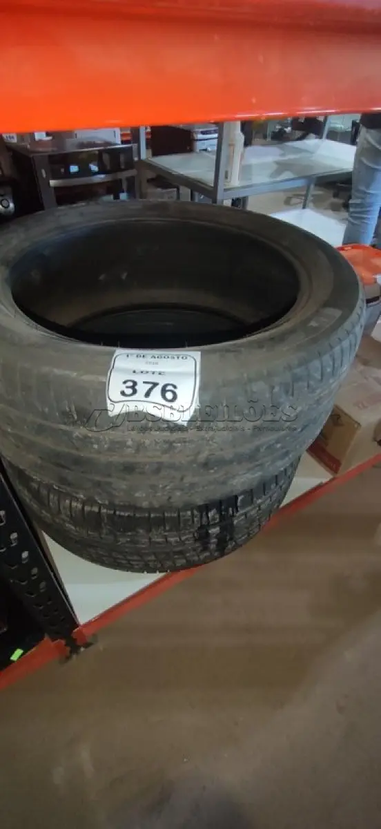 LOTE 376 - 01 PNEU 275/45 R20 E01 PNEU 275/40 2R 20. (NO ESTADO) ATENÇÃO! FAZER A VISITAÇÃO ANTES DE ARREMATAR, NÃO SABEMOS SE FUNCIONA, LEILÃO NÃO TEM GARANTIA E NEM DEVOLUÇÃO, SUJEITO A POSSÍVEIS AVARIAS VISÍVEIS/OCULTAS E/OU AUSÊNCIA DE COMPONENTES.