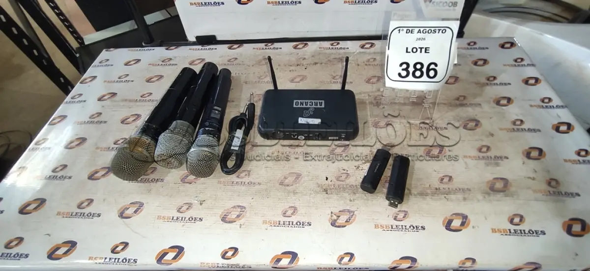 LOTE 386 - 03 MICROFONES E 01 RECEPTOR. (NO ESTADO) ATENÇÃO! FAZER A VISITAÇÃO ANTES DE ARREMATAR, NÃO SABEMOS SE FUNCIONA, LEILÃO NÃO TEM GARANTIA E NEM DEVOLUÇÃO, SUJEITO A POSSÍVEIS AVARIAS VISÍVEIS/OCULTAS E/OU AUSÊNCIA DE COMPONENTES.