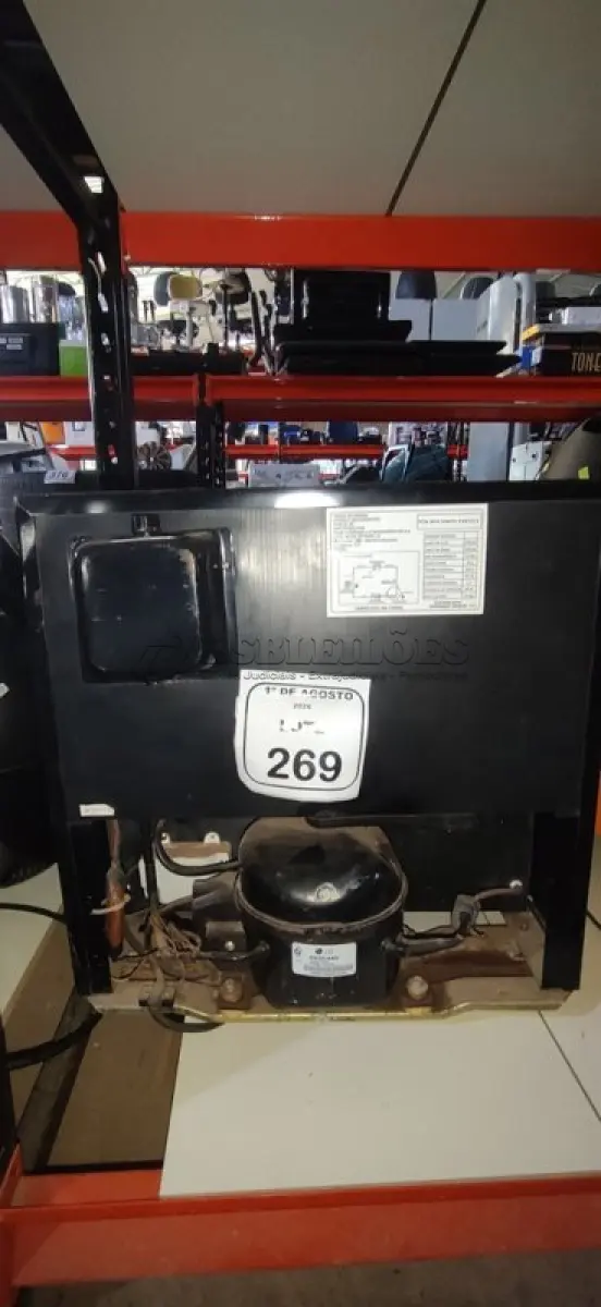 LOTE 269 - 01 ADEGA DE VINHOS 220V MODELO GWC02DBFANS MARCA GE. (NO ESTADO) ATENÇÃO! FAZER A VISITAÇÃO ANTES DE ARREMATAR, NÃO SABEMOS SE FUNCIONA, LEILÃO NÃO TEM GARANTIA E NEM DEVOLUÇÃO, SUJEITO A POSSÍVEIS AVARIAS VISÍVEIS/OCULTAS E/OU AUSÊNCIA DE COMPONENTES.