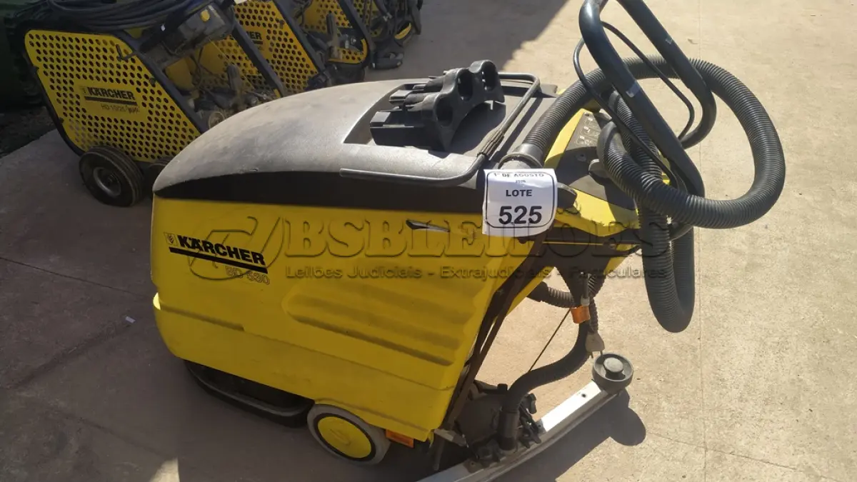 LOTE 525 - 01 MÁQUINA DE LAVAR PISO INDUSTRIAL MODELO BD 530 MARCA KARCHER. (NO ESTADO) ATENÇÃO! FAZER A VISITAÇÃO ANTES DE ARREMATAR, NÃO SABEMOS SE FUNCIONA, LEILÃO NÃO TEM GARANTIA E NEM DEVOLUÇÃO, SUJEITO A POSSÍVEIS AVARIAS VISÍVEIS/OCULTAS E/OU AUSÊNCIA DE COMPONENTES.