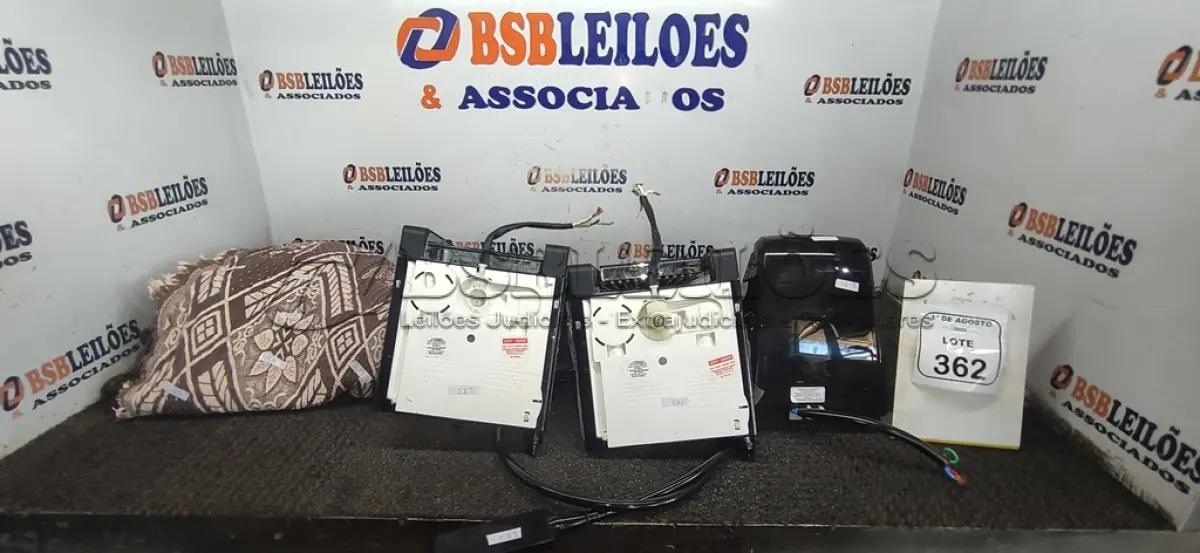 LOTE 362 - 01 CHUVEIRO FAME COMPACTA, 02 CHUVEIROS LORENZETI TURBO AQUA SHOWER E 01 REDE. (NO ESTADO) ATENÇÃO! FAZER A VISITAÇÃO ANTES DE ARREMATAR, NÃO SABEMOS SE FUNCIONA, LEILÃO NÃO TEM GARANTIA E NEM DEVOLUÇÃO, SUJEITO A POSSÍVEIS AVARIAS VISÍVEIS/OCULTAS E/OU AUSÊNCIA DE COMPONENTES.