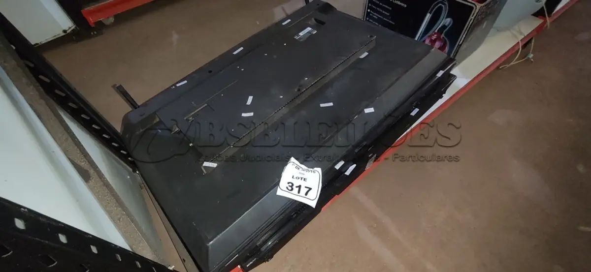 LOTE 317 - 03 TVS DE TAMANHOS E MARCAS DIVERSAS PARA RETIRADA DE PEÇAS. (NO ESTADO) ATENÇÃO! FAZER A VISITAÇÃO ANTES DE ARREMATAR, NÃO SABEMOS SE FUNCIONA, LEILÃO NÃO TEM GARANTIA E NEM DEVOLUÇÃO, SUJEITO A POSSÍVEIS AVARIAS VISÍVEIS/OCULTAS E/OU AUSÊNCIA DE COMPONENTES.