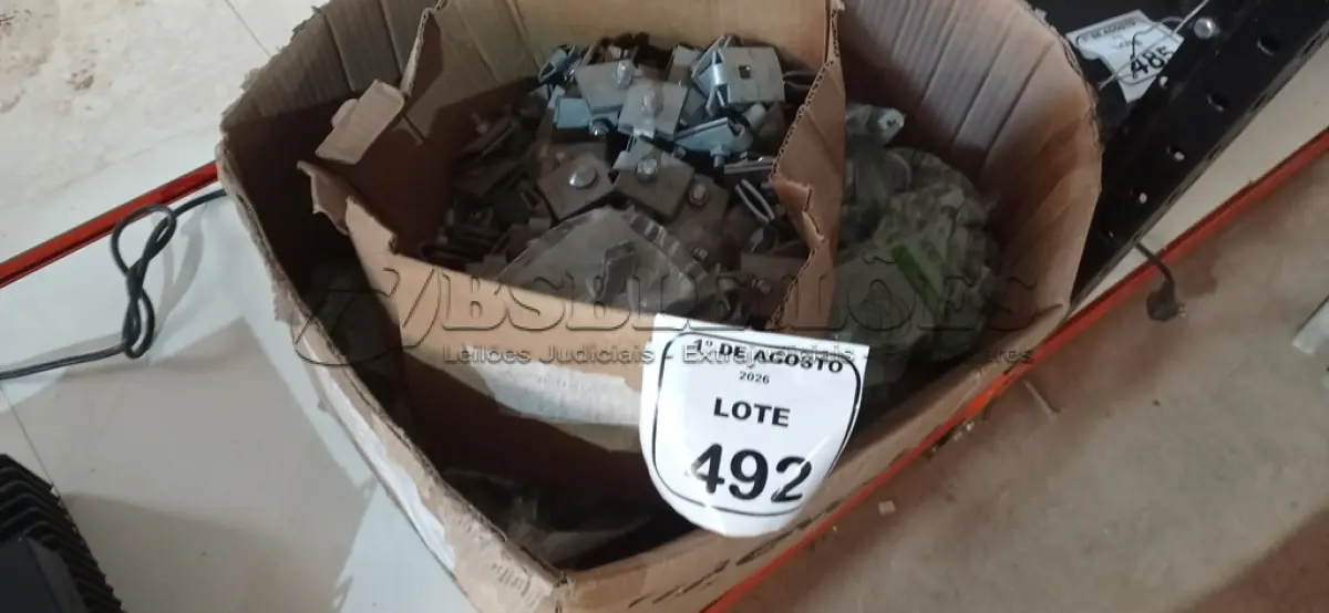LOTE 492 - 01 LOTE COM GRANDE QUANTIDADE DE ABRAÇADEIRA COPO E MATERIAIS EM ALUMÍNIO DIVERSOS. (NO ESTADO) ATENÇÃO! FAZER A VISITAÇÃO ANTES DE ARREMATAR, NÃO SABEMOS SE FUNCIONA, LEILÃO NÃO TEM GARANTIA E NEM DEVOLUÇÃO, SUJEITO A POSSÍVEIS AVARIAS VISÍVEIS/OCULTAS E/OU AUSÊNCIA DE COMPONENTES.