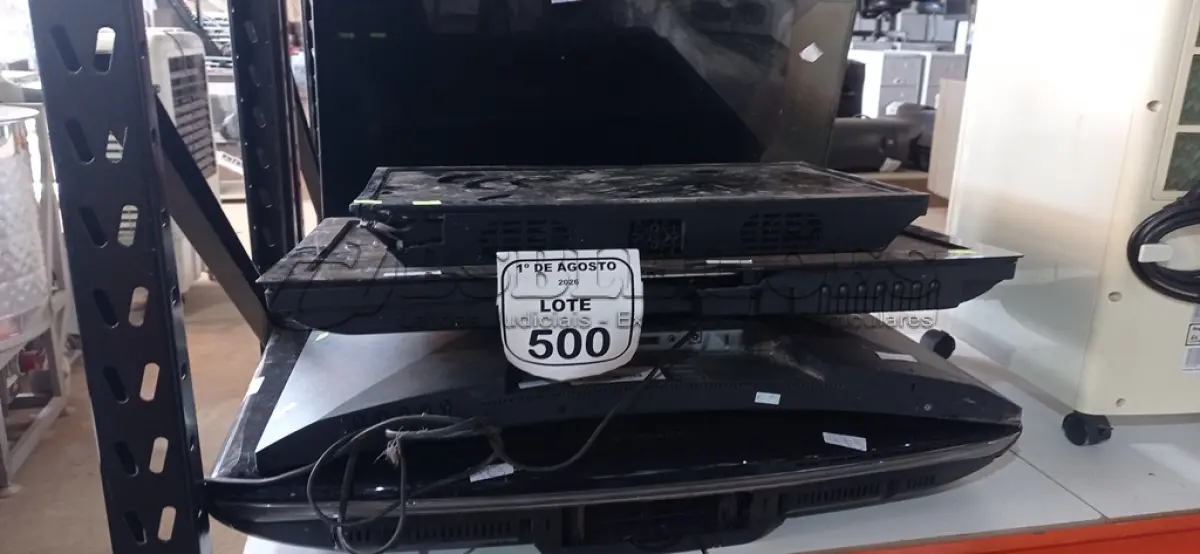 LOTE 500 - 04 AMPLIFICADORES PROFISSIONAIS E 01 MIXER DE ÁUDIO. (NO ESTADO) ATENÇÃO! FAZER A VISITAÇÃO ANTES DE ARREMATAR, NÃO SABEMOS SE FUNCIONA, LEILÃO NÃO TEM GARANTIA E NEM DEVOLUÇÃO, SUJEITO A POSSÍVEIS AVARIAS VISÍVEIS/OCULTAS E/OU AUSÊNCIA DE COMPONENTES.