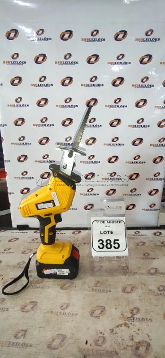 LOTE 385 - 01 SERRA SABRE A BATERIA 48V. (NO ESTADO) ATENÇÃO! FAZER A VISITAÇÃO ANTES DE ARREMATAR, NÃO SABEMOS SE FUNCIONA, LEILÃO NÃO TEM GARANTIA E NEM DEVOLUÇÃO, SUJEITO A POSSÍVEIS AVARIAS VISÍVEIS/OCULTAS E/OU AUSÊNCIA DE COMPONENTES.
