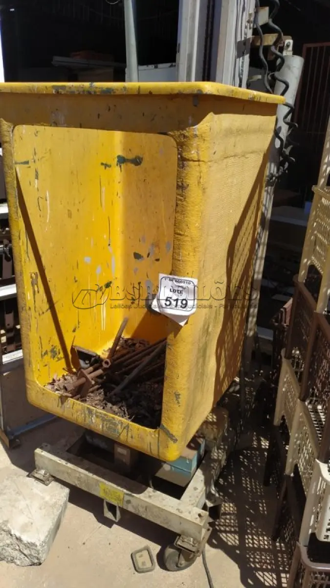 LOTE 519 - 01 PLATAFORMA ELEVATÓRIA COM CESTO AÉREO. (NO ESTADO) ATENÇÃO! FAZER A VISITAÇÃO ANTES DE ARREMATAR, NÃO SABEMOS SE FUNCIONA, LEILÃO NÃO TEM GARANTIA E NEM DEVOLUÇÃO, SUJEITO A POSSÍVEIS AVARIAS VISÍVEIS/OCULTAS E/OU AUSÊNCIA DE COMPONENTES.
