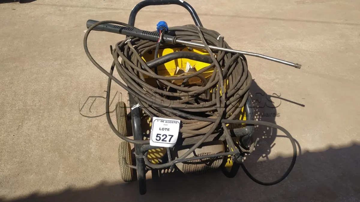 LOTE 527 - 01 LAVADORA DE ALTA PRESSÃO INDUSTRIAL MODELO HD 10/25 MAXI MARCA KARCHER. (NO ESTADO) ATENÇÃO! FAZER A VISITAÇÃO ANTES DE ARREMATAR, NÃO SABEMOS SE FUNCIONA, LEILÃO NÃO TEM GARANTIA E NEM DEVOLUÇÃO, SUJEITO A POSSÍVEIS AVARIAS VISÍVEIS/OCULTAS E/OU AUSÊNCIA DE COMPONENTES.