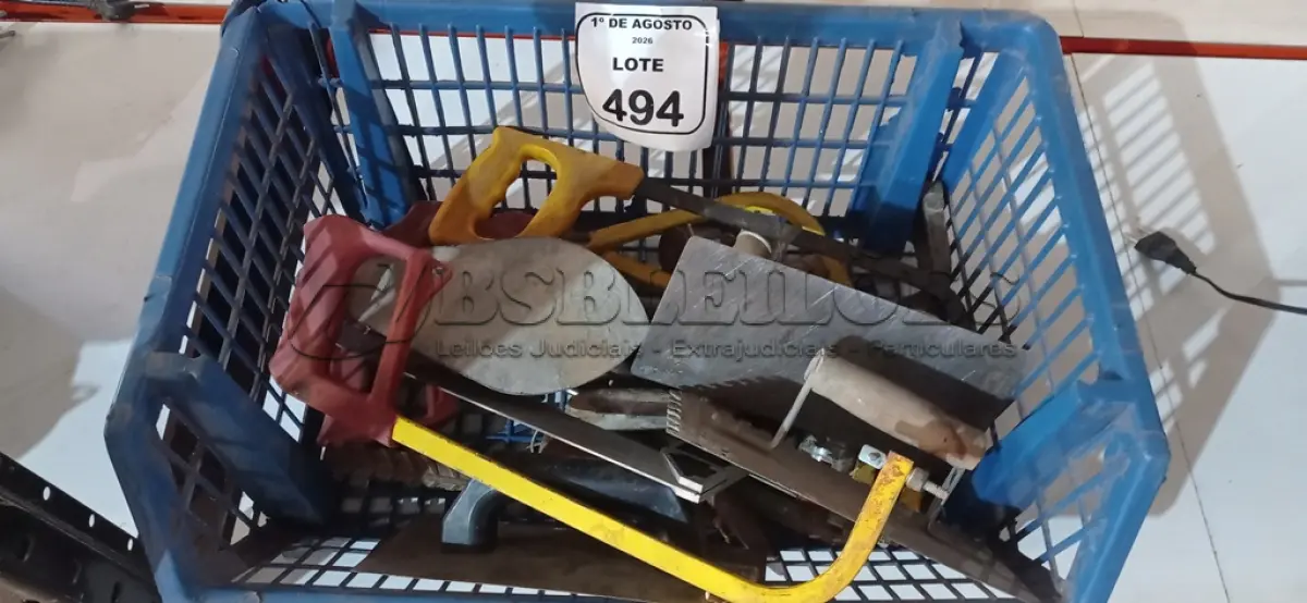 LOTE 494 - 03 ESQUADROS TAMANHOS DIVERSOS, 08 ARCOS DE SERRA, 03 PONTEIROS, 03 DESEMPENADEIRAS DE AÇO, 02 COLHERES DE PEDREIRO E 04 PRUMO. (NO ESTADO) ATENÇÃO! FAZER A VISITAÇÃO ANTES DE ARREMATAR, NÃO SABEMOS SE FUNCIONA, LEILÃO NÃO TEM GARANTIA E NEM DEVOLUÇÃO, SUJEITO A POSSÍVEIS AVARIAS VISÍVEIS/OCULTAS E/OU AUSÊNCIA DE COMPONENTES.