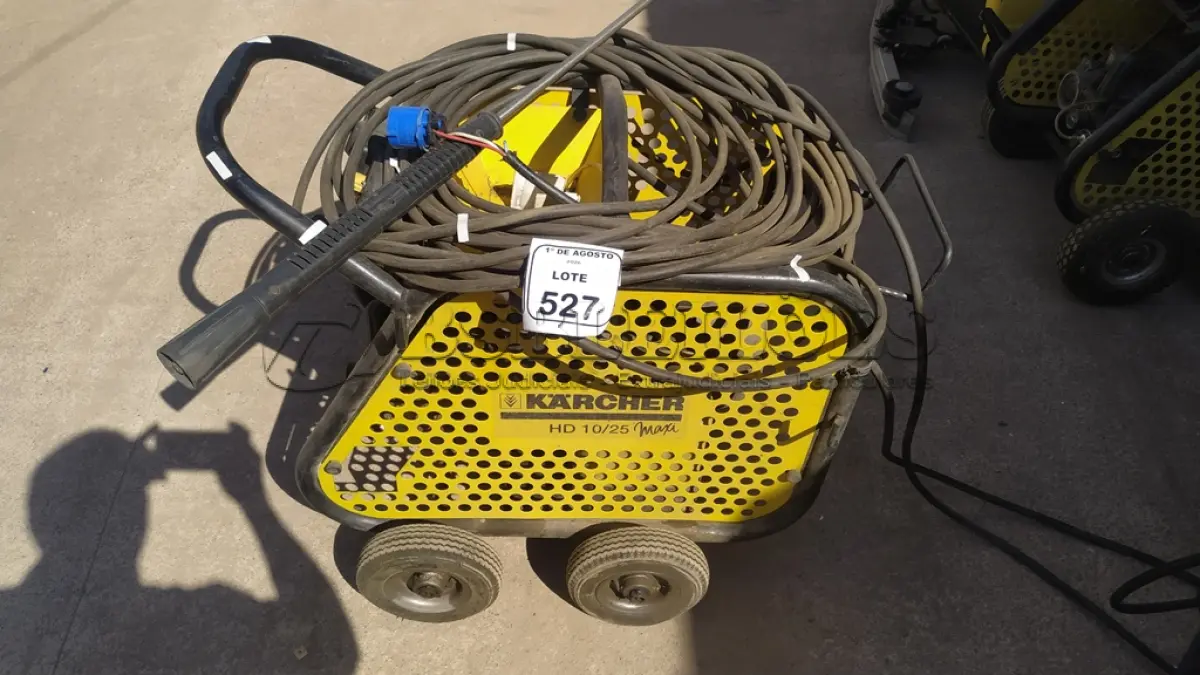 LOTE 527 - 01 LAVADORA DE ALTA PRESSÃO INDUSTRIAL MODELO HD 10/25 MAXI MARCA KARCHER. (NO ESTADO) ATENÇÃO! FAZER A VISITAÇÃO ANTES DE ARREMATAR, NÃO SABEMOS SE FUNCIONA, LEILÃO NÃO TEM GARANTIA E NEM DEVOLUÇÃO, SUJEITO A POSSÍVEIS AVARIAS VISÍVEIS/OCULTAS E/OU AUSÊNCIA DE COMPONENTES.