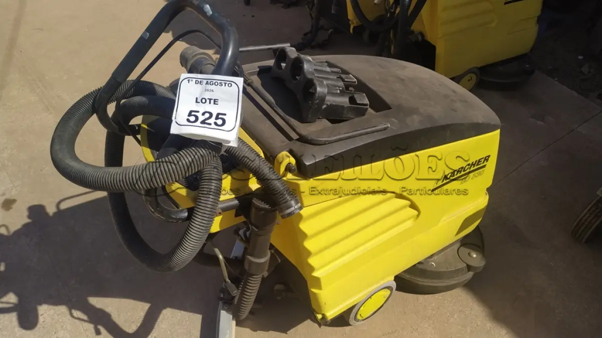 LOTE 525 - 01 MÁQUINA DE LAVAR PISO INDUSTRIAL MODELO BD 530 MARCA KARCHER. (NO ESTADO) ATENÇÃO! FAZER A VISITAÇÃO ANTES DE ARREMATAR, NÃO SABEMOS SE FUNCIONA, LEILÃO NÃO TEM GARANTIA E NEM DEVOLUÇÃO, SUJEITO A POSSÍVEIS AVARIAS VISÍVEIS/OCULTAS E/OU AUSÊNCIA DE COMPONENTES.