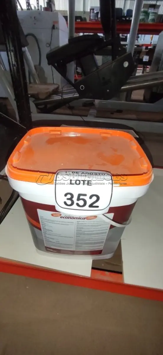 LOTE 352 - 01 BALDE DE SELADOR ACRÍLICO DE 16L MARCA RENOCRIL. (NO ESTADO) ATENÇÃO! FAZER A VISITAÇÃO ANTES DE ARREMATAR, NÃO SABEMOS SE FUNCIONA, LEILÃO NÃO TEM GARANTIA E NEM DEVOLUÇÃO, SUJEITO A POSSÍVEIS AVARIAS VISÍVEIS/OCULTAS E/OU AUSÊNCIA DE COMPONENTES.