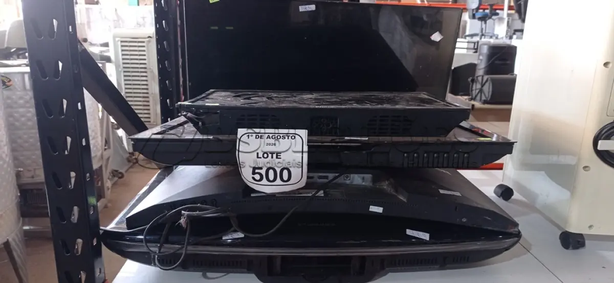 LOTE 500 - 04 AMPLIFICADORES PROFISSIONAIS E 01 MIXER DE ÁUDIO. (NO ESTADO) ATENÇÃO! FAZER A VISITAÇÃO ANTES DE ARREMATAR, NÃO SABEMOS SE FUNCIONA, LEILÃO NÃO TEM GARANTIA E NEM DEVOLUÇÃO, SUJEITO A POSSÍVEIS AVARIAS VISÍVEIS/OCULTAS E/OU AUSÊNCIA DE COMPONENTES.