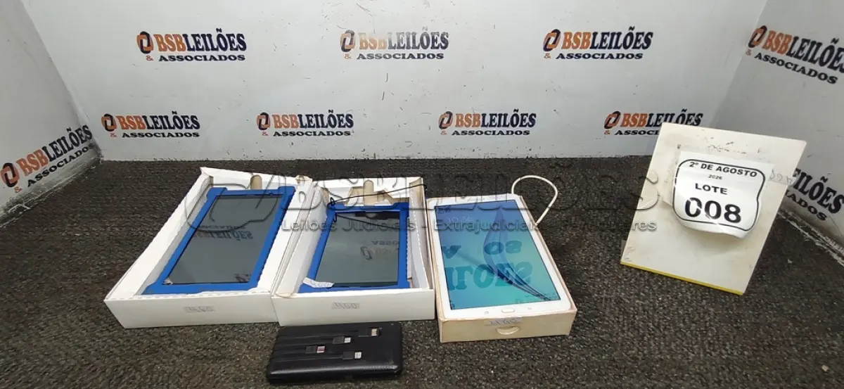 LOTE 008 - 03 TABLETS DE MARCAS E MODELOS DIVERSOS SEM FONTE. (NO ESTADO) ATENÇÃO! FAZER A VISITAÇÃO ANTES DE ARREMATAR, NÃO SABEMOS SE FUNCIONA, LEILÃO NÃO TEM GARANTIA E NEM DEVOLUÇÃO, SUJEITO A POSSÍVEIS AVARIAS VISÍVEIS/OCULTAS E/OU AUSÊNCIA DE COMPONENTES.