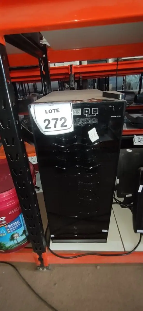 LOTE 272 - 01 ADEGA DE VINHOS MODELO PH12E 220V MARCA PHILCO. (NO ESTADO) ATENÇÃO! FAZER A VISITAÇÃO ANTES DE ARREMATAR, NÃO SABEMOS SE FUNCIONA, LEILÃO NÃO TEM GARANTIA E NEM DEVOLUÇÃO, SUJEITO A POSSÍVEIS AVARIAS VISÍVEIS/OCULTAS E/OU AUSÊNCIA DE COMPONENTES.