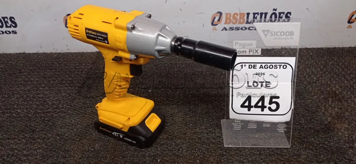LOTE 445 - 01 CHAVE DE IMPACTO A BATERIA 21V MARCA ARSTHECO. (NO ESTADO) ATENÇÃO! FAZER A VISITAÇÃO ANTES DE ARREMATAR, NÃO SABEMOS SE FUNCIONA, LEILÃO NÃO TEM GARANTIA E NEM DEVOLUÇÃO, SUJEITO A POSSÍVEIS AVARIAS VISÍVEIS/OCULTAS E/OU AUSÊNCIA DE COMPONENTES.