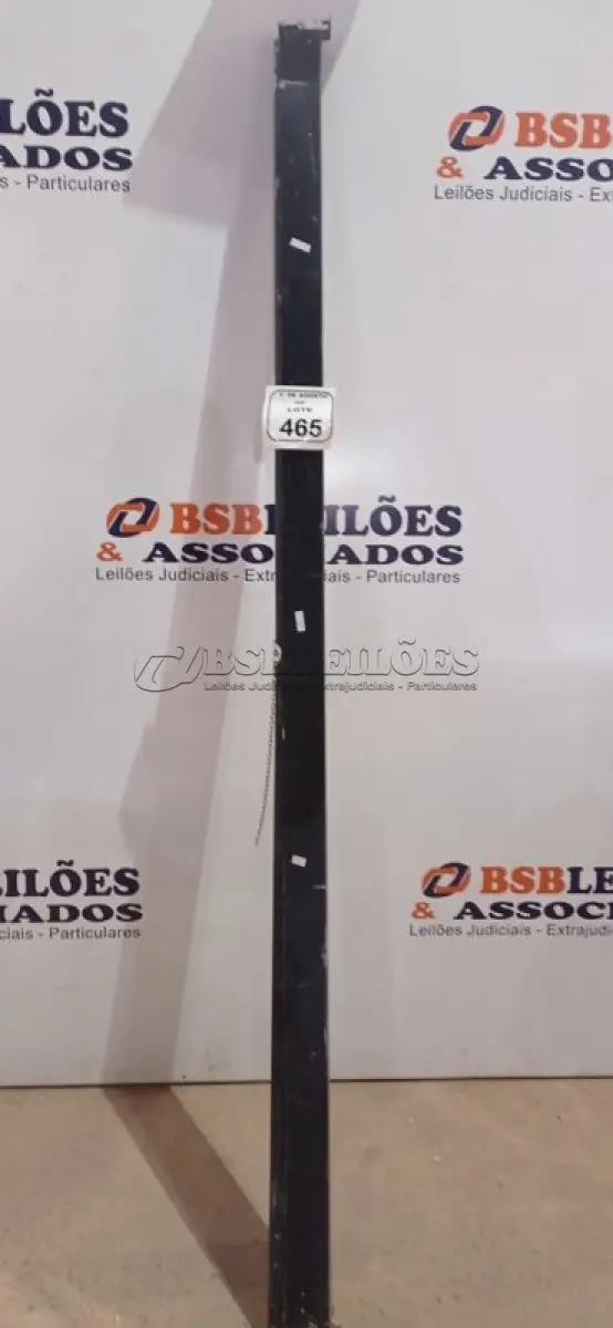 LOTE 465 - 01 TELA DE PROJEÇÃO RETRÁTIL. (NO ESTADO) ATENÇÃO! FAZER A VISITAÇÃO ANTES DE ARREMATAR, NÃO SABEMOS SE FUNCIONA, LEILÃO NÃO TEM GARANTIA E NEM DEVOLUÇÃO, SUJEITO A POSSÍVEIS AVARIAS VISÍVEIS/OCULTAS E/OU AUSÊNCIA DE COMPONENTES.