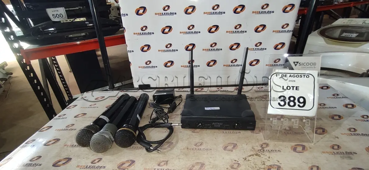 LOTE 389 - 03 MICROFONES E 01 RECEPTOR. (NO ESTADO) ATENÇÃO! FAZER A VISITAÇÃO ANTES DE ARREMATAR, NÃO SABEMOS SE FUNCIONA, LEILÃO NÃO TEM GARANTIA E NEM DEVOLUÇÃO, SUJEITO A POSSÍVEIS AVARIAS VISÍVEIS/OCULTAS E/OU AUSÊNCIA DE COMPONENTES.
