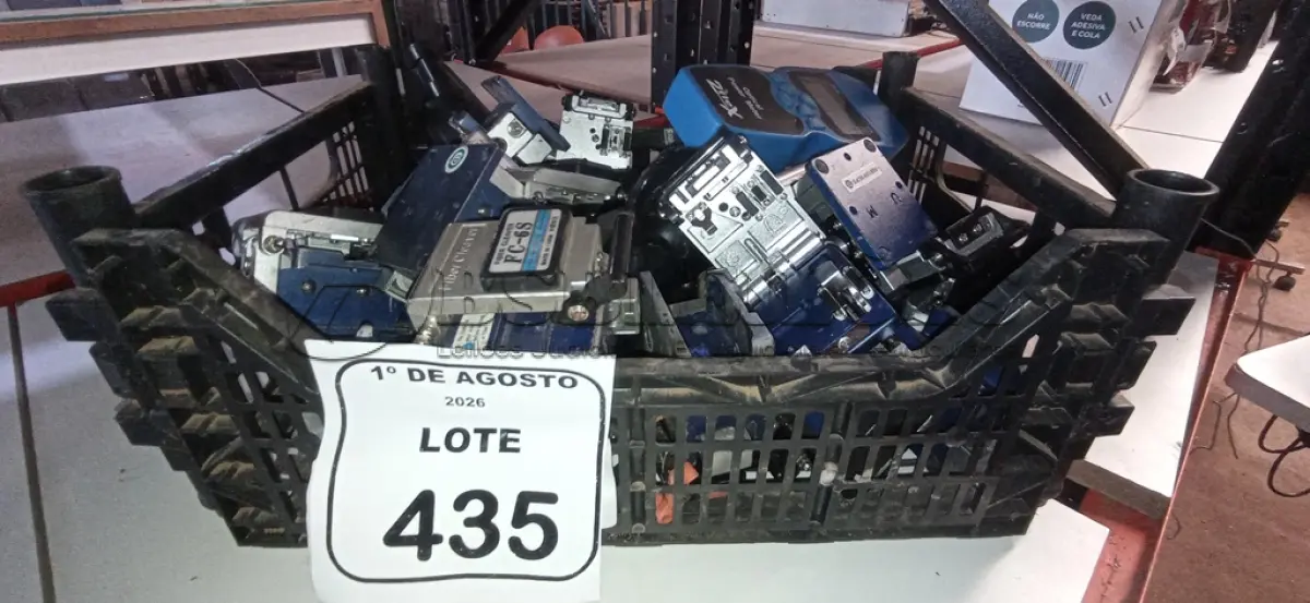 LOTE 435 - 01 LOTE COM VÁRIOS CLIVADORES DE FIBRA OPTICA. (NO ESTADO) ATENÇÃO! FAZER A VISITAÇÃO ANTES DE ARREMATAR, NÃO SABEMOS SE FUNCIONA, LEILÃO NÃO TEM GARANTIA E NEM DEVOLUÇÃO, SUJEITO A POSSÍVEIS AVARIAS VISÍVEIS/OCULTAS E/OU AUSÊNCIA DE COMPONENTES.