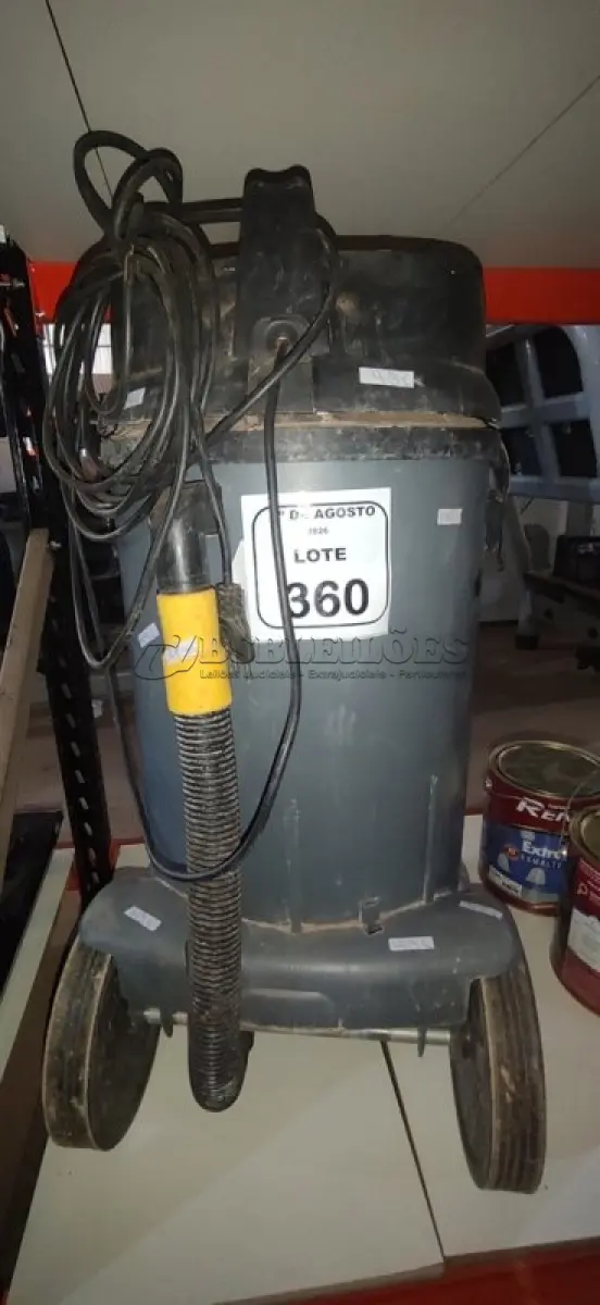 LOTE 360 - 01 ASPIRADOR INDUSTRIAL MODELO NT 48/1 MARCA KARCHER INCOMPLETO. (NO ESTADO) ATENÇÃO! FAZER A VISITAÇÃO ANTES DE ARREMATAR, NÃO SABEMOS SE FUNCIONA, LEILÃO NÃO TEM GARANTIA E NEM DEVOLUÇÃO, SUJEITO A POSSÍVEIS AVARIAS VISÍVEIS/OCULTAS E/OU AUSÊNCIA DE COMPONENTES.