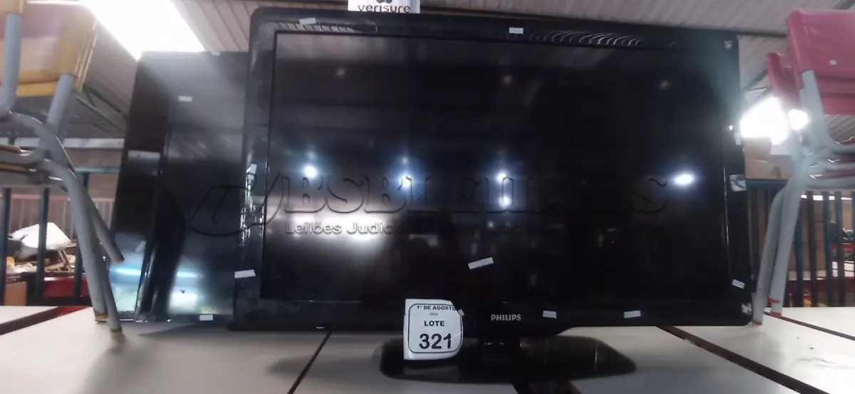LOTE 321 - 03 TVS DE TAMANHOS E MARCAS DIVERSAS PARA RETIRADA DE PEÇAS. (NO ESTADO) ATENÇÃO! FAZER A VISITAÇÃO ANTES DE ARREMATAR, NÃO SABEMOS SE FUNCIONA, LEILÃO NÃO TEM GARANTIA E NEM DEVOLUÇÃO, SUJEITO A POSSÍVEIS AVARIAS VISÍVEIS/OCULTAS E/OU AUSÊNCIA DE COMPONENTES.