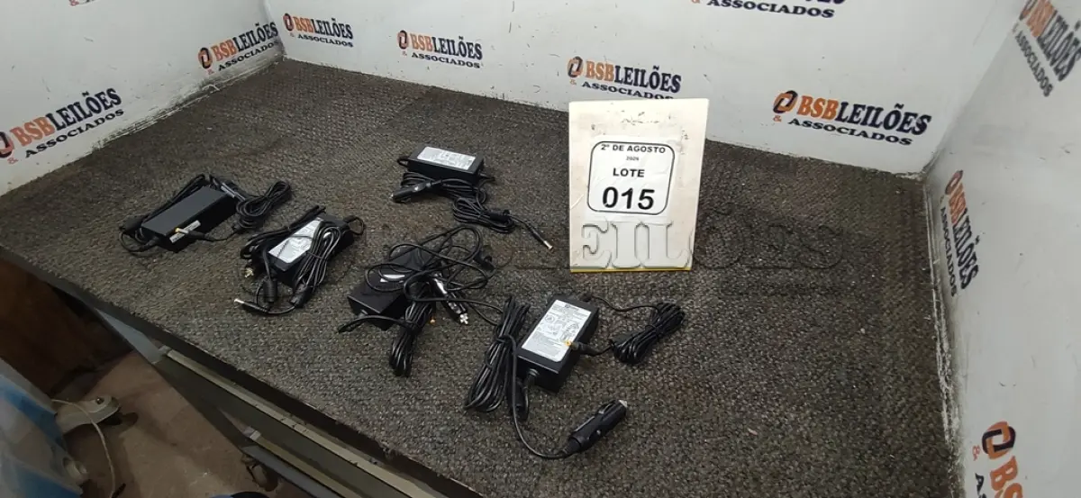LOTE 015 - 06 FONTES CONVERSOR/ADAPTADOR DE ENERGIA 12V. (NO ESTADO) ATENÇÃO! FAZER A VISITAÇÃO ANTES DE ARREMATAR, NÃO SABEMOS SE FUNCIONA, LEILÃO NÃO TEM GARANTIA E NEM DEVOLUÇÃO, SUJEITO A POSSÍVEIS AVARIAS VISÍVEIS/OCULTAS E/OU AUSÊNCIA DE COMPONENTES.