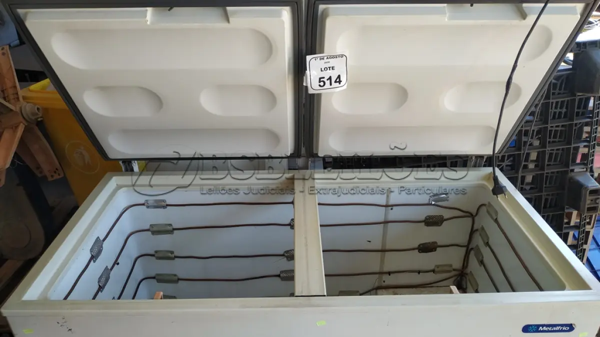 LOTE 514 - 01 FREEZER HORIZONTAL 02 PORTAS 560L MARCA METALFRIO. (NO ESTADO) ATENÇÃO! FAZER A VISITAÇÃO ANTES DE ARREMATAR, NÃO SABEMOS SE FUNCIONA, LEILÃO NÃO TEM GARANTIA E NEM DEVOLUÇÃO, SUJEITO A POSSÍVEIS AVARIAS VISÍVEIS/OCULTAS E/OU AUSÊNCIA DE COMPONENTES.