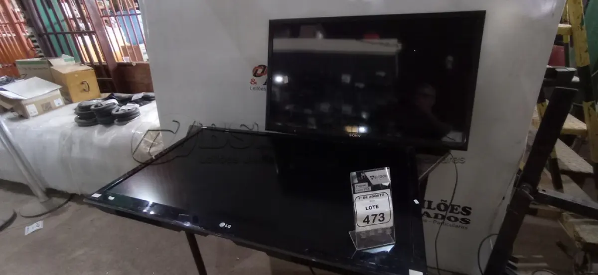 LOTE 473 - 02 TVS DE TAMANHOS E MARCAS DIVERSAS PARA RETIRADA DE PEÇAS. (NO ESTADO) ATENÇÃO! FAZER A VISITAÇÃO ANTES DE ARREMATAR, NÃO SABEMOS SE FUNCIONA, LEILÃO NÃO TEM GARANTIA E NEM DEVOLUÇÃO, SUJEITO A POSSÍVEIS AVARIAS VISÍVEIS/OCULTAS E/OU AUSÊNCIA DE COMPONENTES.