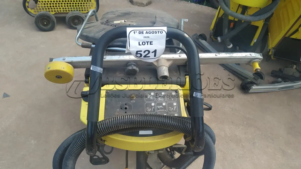 LOTE 521 - 01 MÁQUINA DE LAVAR PISO INDUSTRIAL MODELO BD 530 MARCA KARCHER. (NO ESTADO) ATENÇÃO! FAZER A VISITAÇÃO ANTES DE ARREMATAR, NÃO SABEMOS SE FUNCIONA, LEILÃO NÃO TEM GARANTIA E NEM DEVOLUÇÃO, SUJEITO A POSSÍVEIS AVARIAS VISÍVEIS/OCULTAS E/OU AUSÊNCIA DE COMPONENTES.