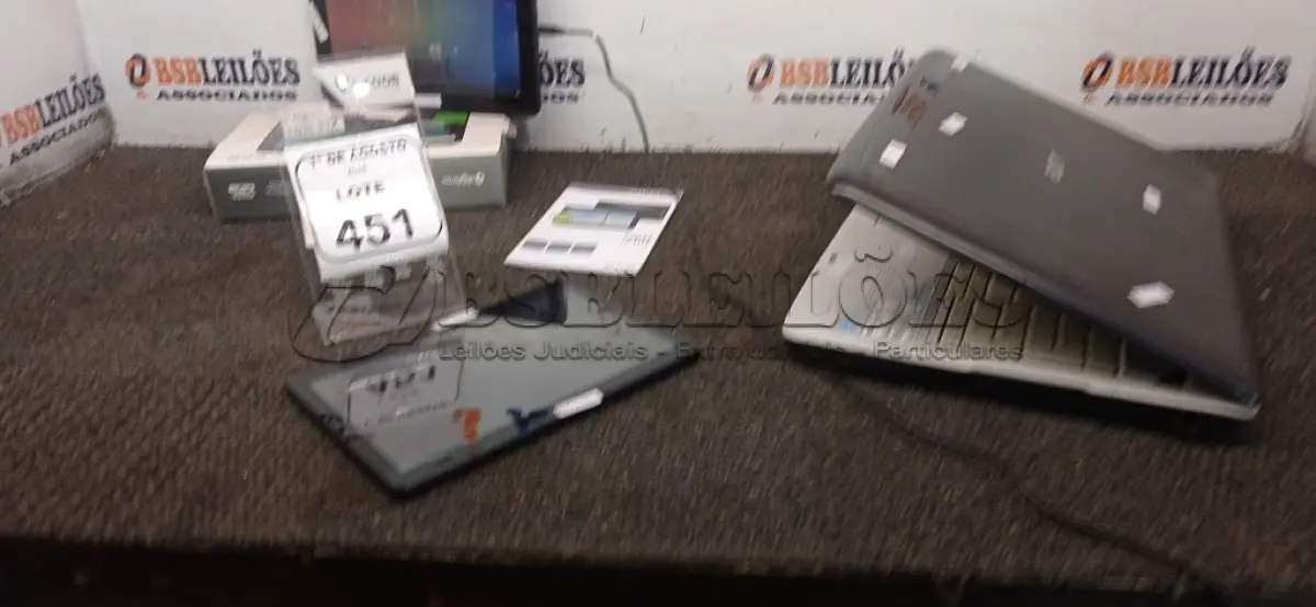 LOTE 451 - 01 NOTEBOOK MARCA ACER E 02 TABLETS. (NO ESTADO) ATENÇÃO! FAZER A VISITAÇÃO ANTES DE ARREMATAR, NÃO SABEMOS SE FUNCIONA, LEILÃO NÃO TEM GARANTIA E NEM DEVOLUÇÃO, SUJEITO A POSSÍVEIS AVARIAS VISÍVEIS/OCULTAS E/OU AUSÊNCIA DE COMPONENTES.