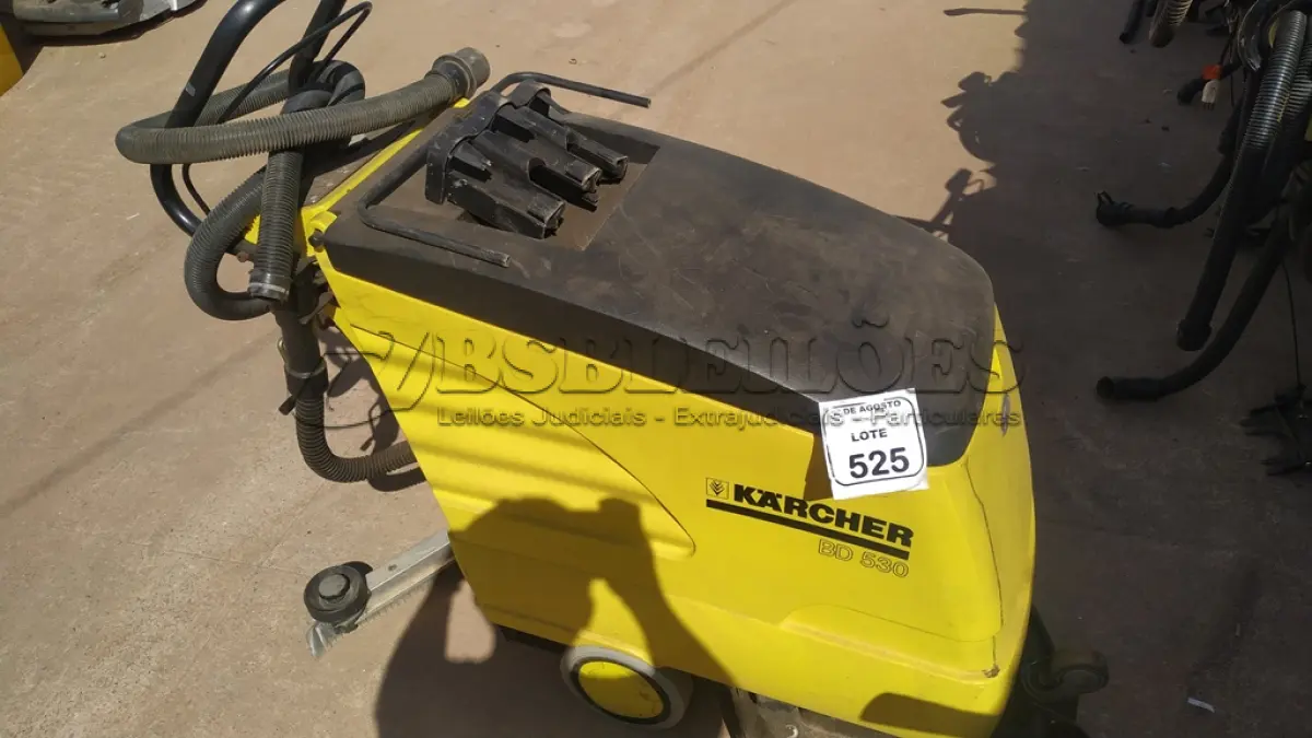 LOTE 525 - 01 MÁQUINA DE LAVAR PISO INDUSTRIAL MODELO BD 530 MARCA KARCHER. (NO ESTADO) ATENÇÃO! FAZER A VISITAÇÃO ANTES DE ARREMATAR, NÃO SABEMOS SE FUNCIONA, LEILÃO NÃO TEM GARANTIA E NEM DEVOLUÇÃO, SUJEITO A POSSÍVEIS AVARIAS VISÍVEIS/OCULTAS E/OU AUSÊNCIA DE COMPONENTES.