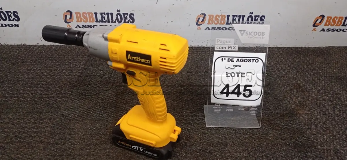 LOTE 445 - 01 CHAVE DE IMPACTO A BATERIA 21V MARCA ARSTHECO. (NO ESTADO) ATENÇÃO! FAZER A VISITAÇÃO ANTES DE ARREMATAR, NÃO SABEMOS SE FUNCIONA, LEILÃO NÃO TEM GARANTIA E NEM DEVOLUÇÃO, SUJEITO A POSSÍVEIS AVARIAS VISÍVEIS/OCULTAS E/OU AUSÊNCIA DE COMPONENTES.